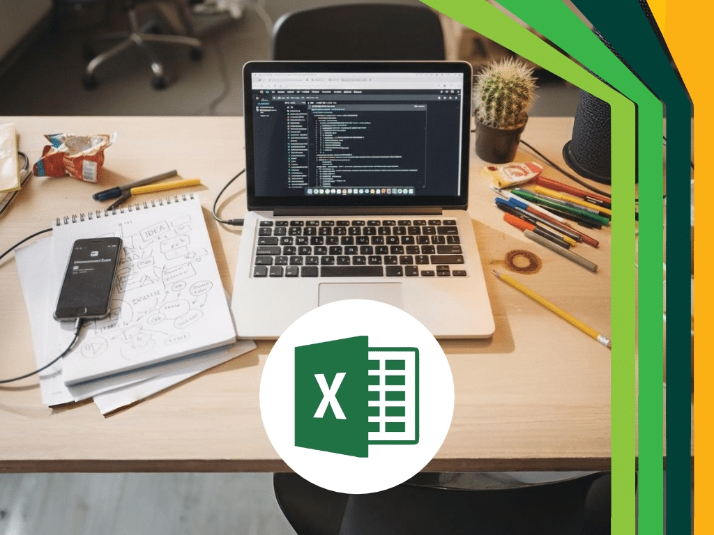 Ein Laptop, auf dem Code angezeigt wird, steht auf einem Schreibtisch mit einem Notizblock, einem Smartphone, Buntstiften, einem Kaktus und Snacks. Ein Excel-Logo befindet sich mittig im Vordergrund, mit grünen und orangefarbenen abgewinkelten Streifen auf der rechten Seite.